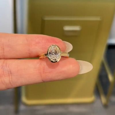 18K Yellow Gold Oval Cut Shaped Diamond Smooth Engagement Ring