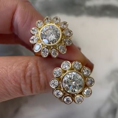 3.0 Carat Wildflower Ring with Round Diamond and Oval Diamond Petals