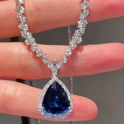 9.0 Carat Royal Blue Sapphire And Diamonds Necklace 