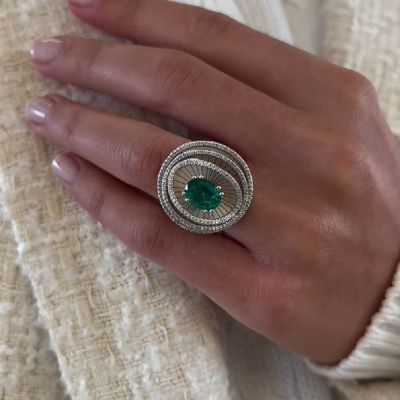 0.4 Carats Oval Cut Natural Beige Gold With Emerald And Diamonds Ring