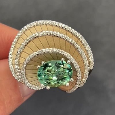 0.29 Carats Natural Beige Gold with Green Tourmaline and Diamonds Ring