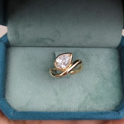 3.0 Carats Pear-shaped Diamond Engagement Ring