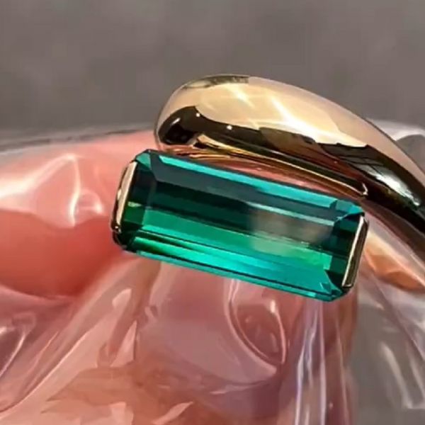 2.0 CT Luxurious Emerald Cut Green Diamond Engagement Ring