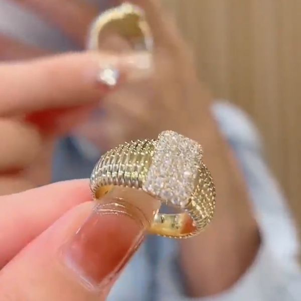 1ct Round Cut With 18K Yellow Gold & Diamond Tubgas Ring