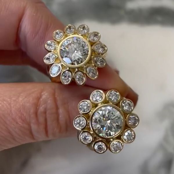 3.0 Carat Wildflower Ring with Round Diamond and Oval Diamond Petals